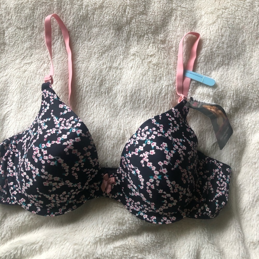 Women’s  padded Black flower Design Bra Size 36 C New With Tag